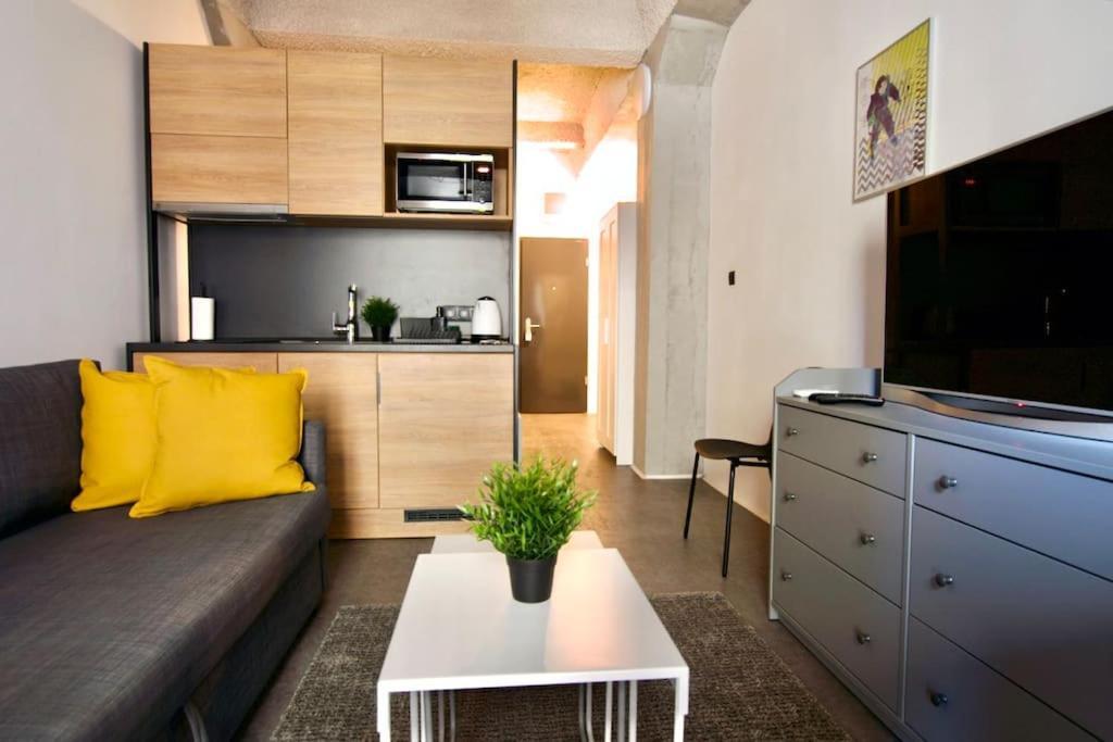 Studio Apartment By Hi5- Rottenbiller Apartment Budapest Extérieur photo