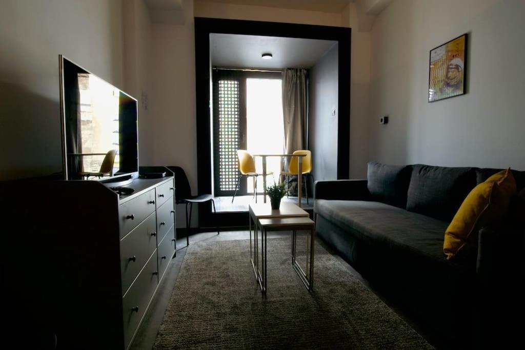 Studio Apartment By Hi5- Rottenbiller Apartment Budapest Extérieur photo