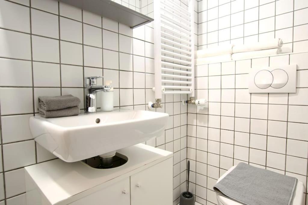 Studio Apartment By Hi5- Rottenbiller Apartment Budapest Extérieur photo