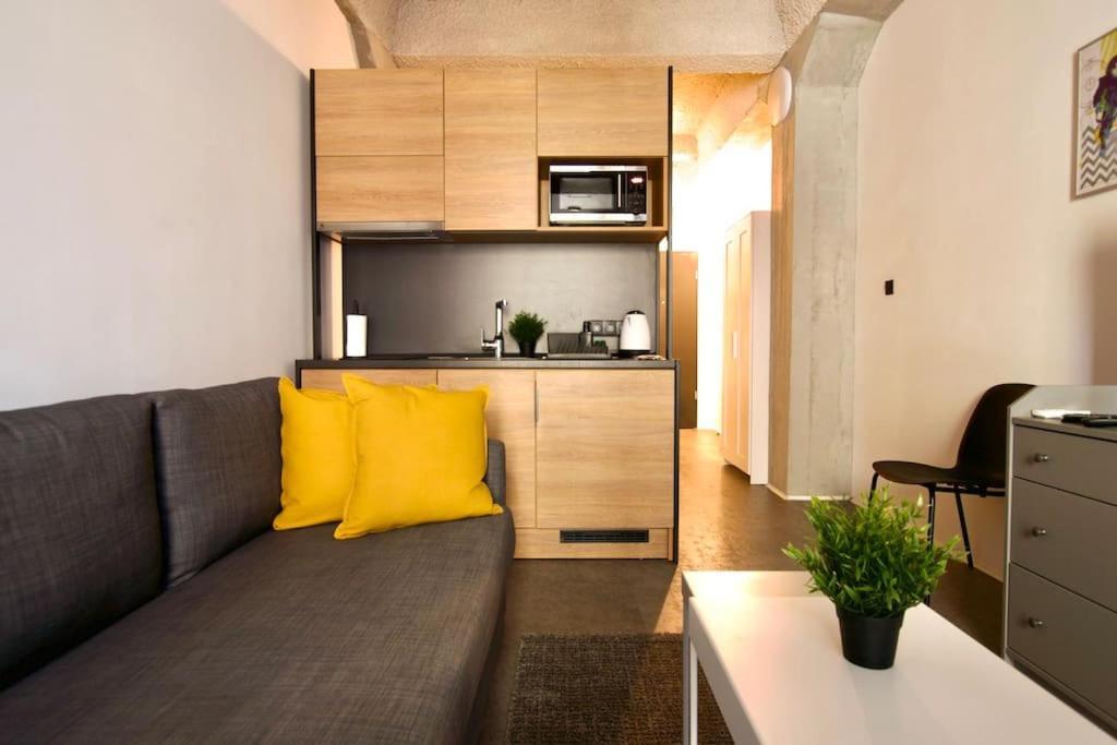 Studio Apartment By Hi5- Rottenbiller Apartment Budapest Extérieur photo