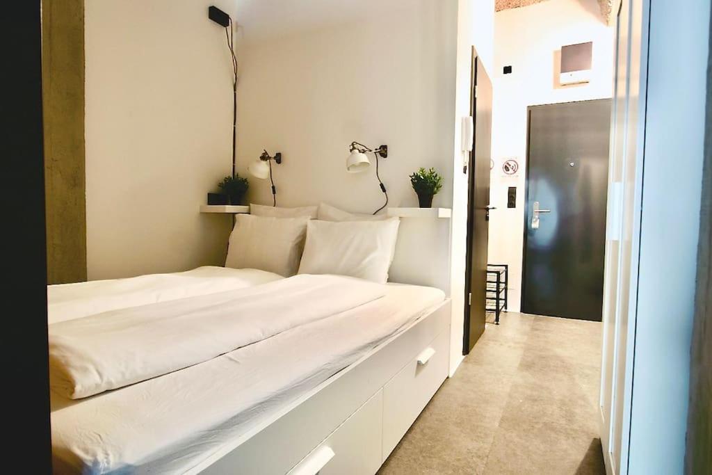 Studio Apartment By Hi5- Rottenbiller Apartment Budapest Extérieur photo